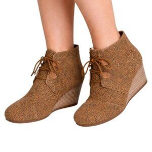 NWT TOMS Kala Bootie Tan Mini Cheetah Suede Lace Up Size 9